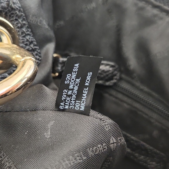 Michael Kors black pebbled leather crossbody bag - Picture 10 of 11